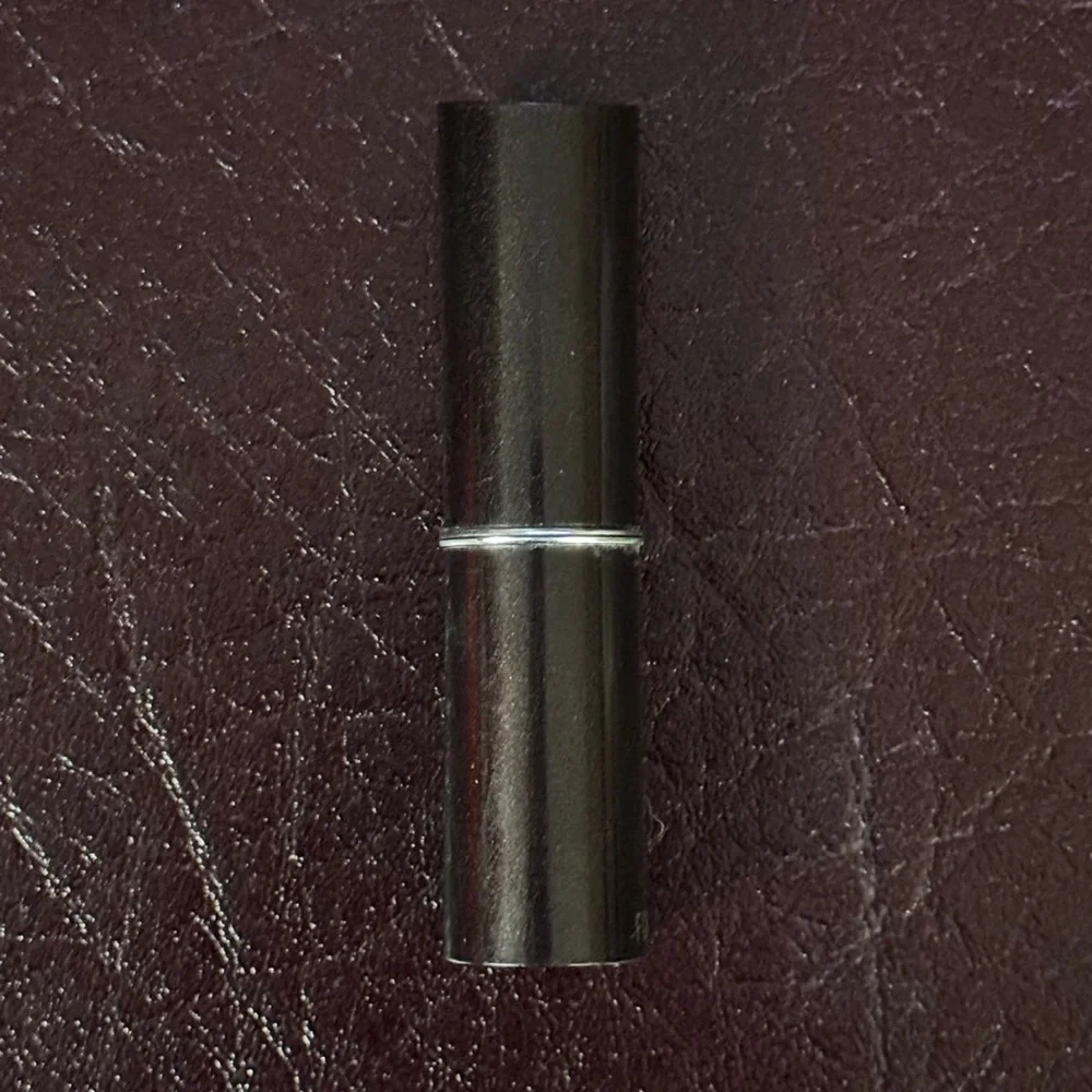 L’Oréal HIP High Intensity Pigments Red Lipstick 658 Fearless NEW